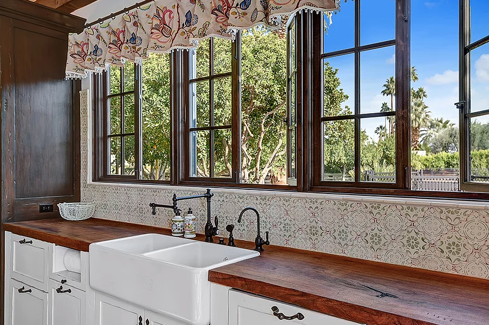 Vista House - Image 17